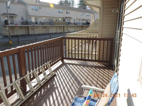 43 Stonegate Ln, Derry NH  03038-2566 exterior