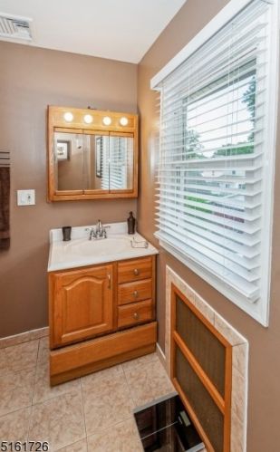 73 Nutley Ave, Nutley NJ  07110-1912 exterior