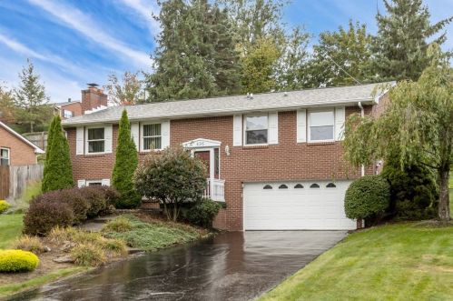 436 Sharon Rd, Moon Twp, PA 15108-2600