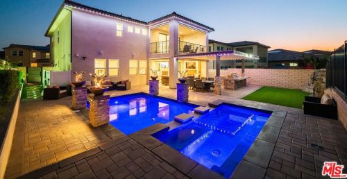 19037 Lauren Ln, Santa Clarita, CA 91350-2198
