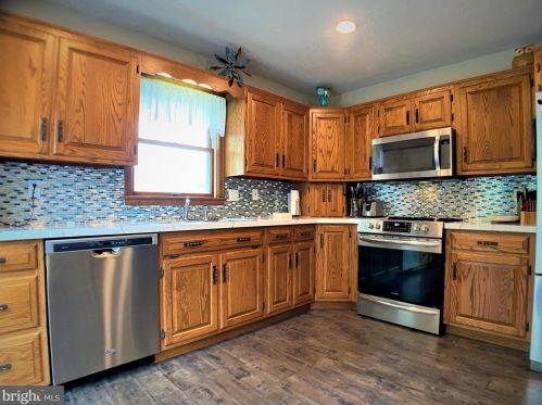 381 Lake St, Ephrata PA  17522-2456 exterior