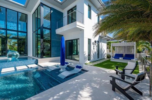 2201 Shad Ct, Naples FL  34102-1543 exterior