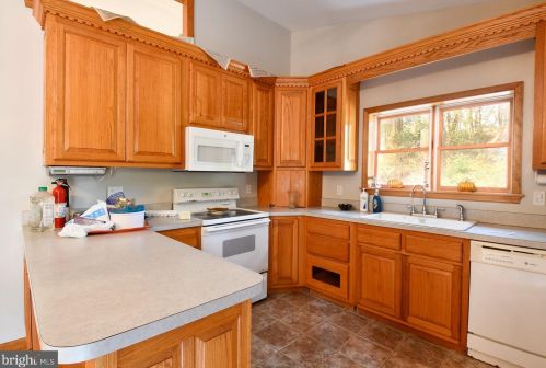 9135 James Madison Pkwy, Owens VA  22485-4905 exterior