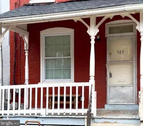 565 Pershing Ave, Lancaster PA  17602-4369 exterior
