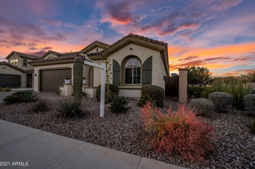 1884 Crescent Way, Chandler, AZ 85249-4758