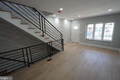 5345 Grays Ave, Philadelphia, PA 19143-5820
