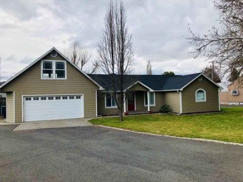 613 Pickens Rd, Yakima, WA 98908-1842