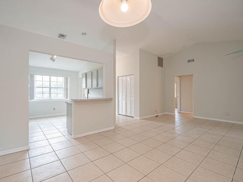 345 21st Ave, Vero Beach, FL 32962-2654