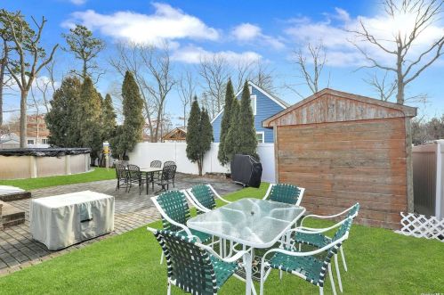 4 Rustic Gate, Panamoka NY  11961-2125 exterior