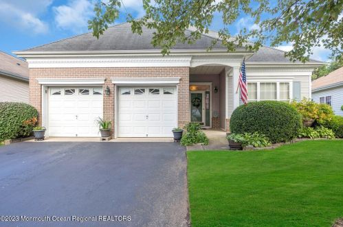 13 Silverspring Dr, Lakewood NJ  08701-7506 exterior