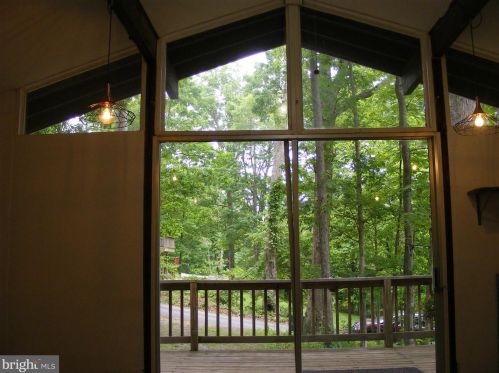 96 Big Red Oak Rd, Harpers Ferry WV  25425-5893 exterior