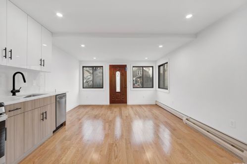 117-38 142nd St, Jamaica, NY 11436-5027
