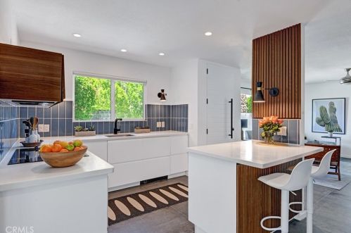 2221 Francis Dr, Palm Springs CA  92262-2553 exterior