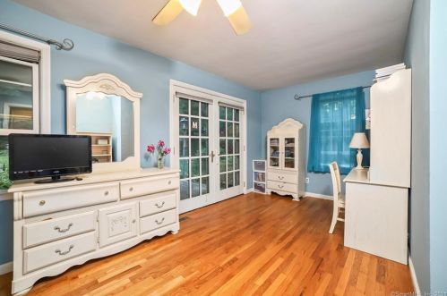 646 Branchville Rd, Ridgefield CT  06877-6128 exterior