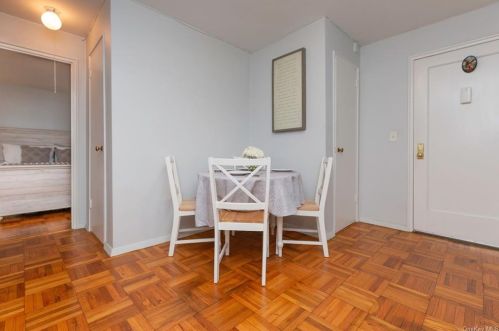 450 Pelham Rd, New Rochelle, NY 10805-1836