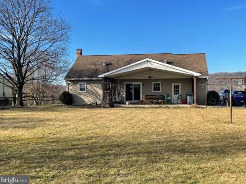 110 Church Rd, Schoeneck, PA 17578-9659