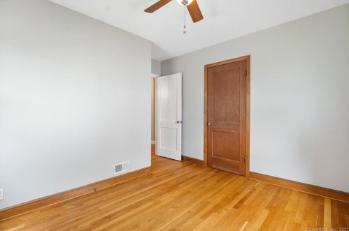 5 Lincoln St, North Haven CT  06473-1807 exterior