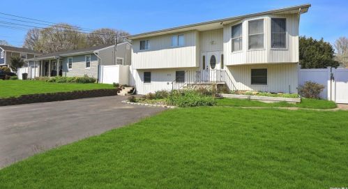 292 Concord St, Huntington Station, NY 11746-6830