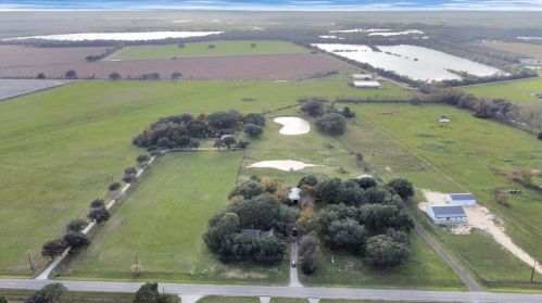 3206 County Road 209, Danbury, TX 77534-8850