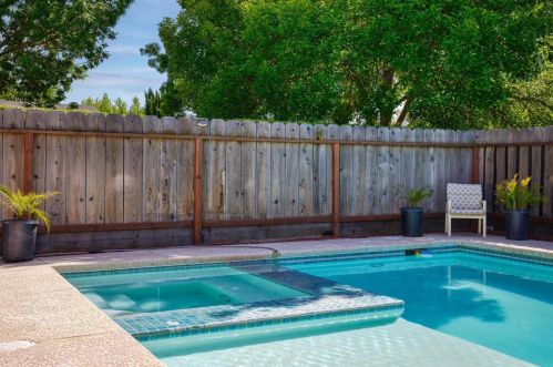 2001 Majestic Oak Ct, Modesto CA  95355-9411 exterior