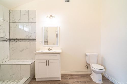 5477 Myrtle Ave, Long Beach CA 90807-2440 exterior