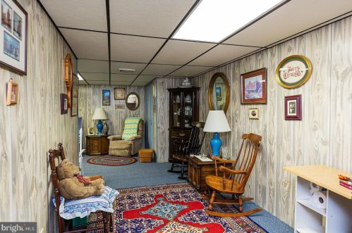 18 Townsend Ct, Lancaster PA  17603-6797 exterior