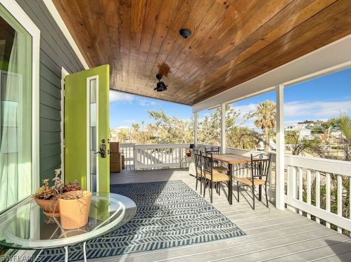 720 Matanzas Ct, Fort Myers Beach FL  33931-2120 exterior