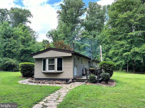 3033 Goezel Rd, Perkiomenville, PA 18074-9404