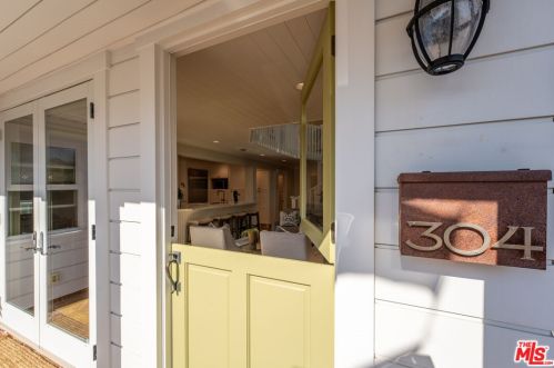 304 Diamond Ave, Newport Beach CA  92662-1118 exterior