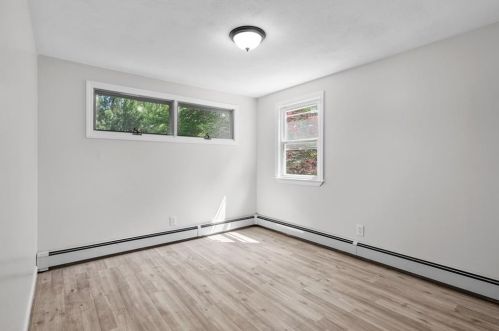 5 Baldwin Dr, Providence RI  02919-1512 exterior