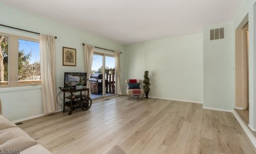 23 Manchester Rd, Flemington NJ  08822-6822 exterior