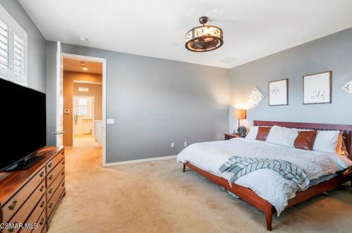 3204 Lisbon Ln, Oxnard CA 93036-7623 exterior