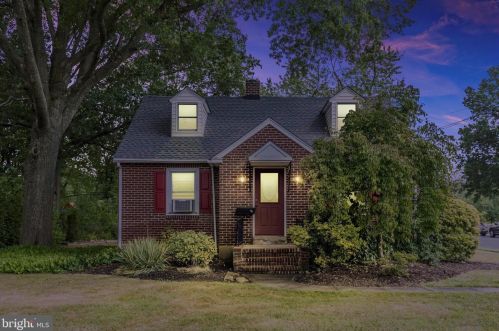 301 Lansdale Ave, Lansdale, PA 19446-2927