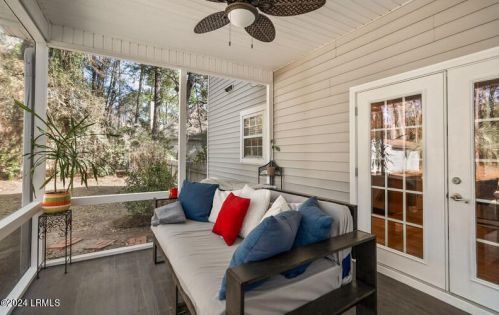 13 James F Byrnes St, Beaufort SC  29907-1940 exterior