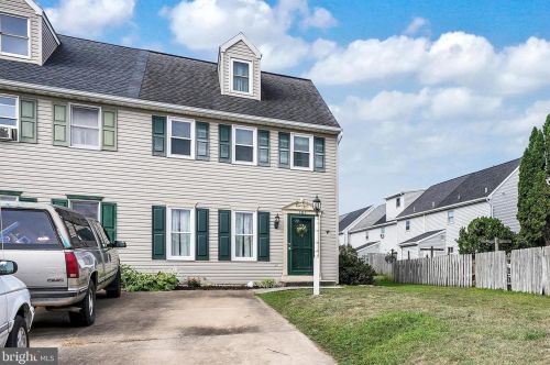 101 Garrett Cir, Ephrata, PA 17522-2630