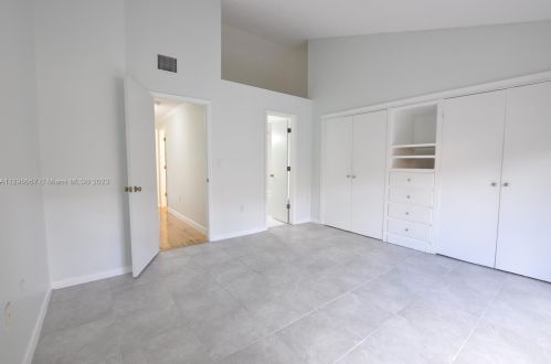 7804 102 Ln, Miami FL  33156-2691 exterior