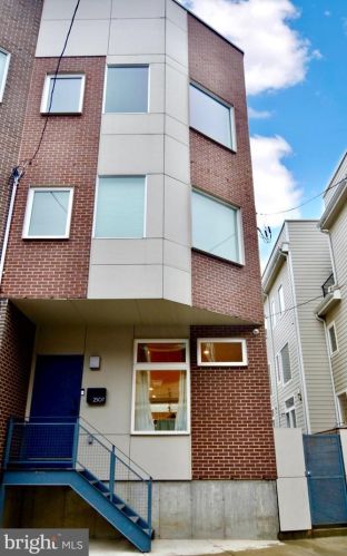 2507 Collins St, Philadelphia, PA 19125-1723