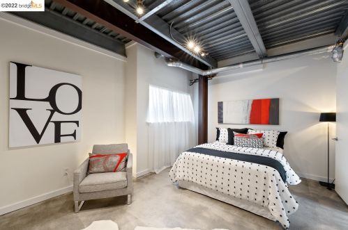 2858 Helen St, Oakland CA  94608-4028 exterior