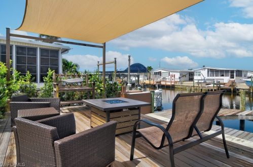 3103 Harpoon Ln, Saint James City, FL 33956-2315