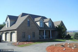 1667 Majestic Dr, Chambersburg, PA 17202-8050