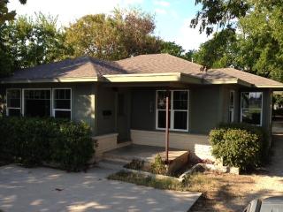 506 51st St, Austin TX  78751-2105 exterior