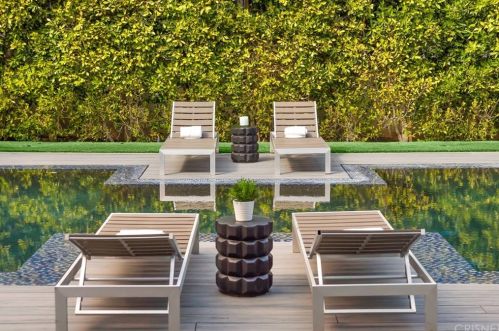 15245 Greenleaf St, Van Nuys CA 91403-4010 exterior