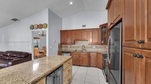 925 202nd Ave, Hollywood FL  33029-3442 exterior