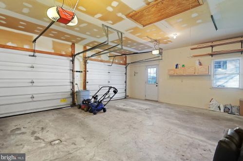 56 Sherwood Cir, West Enola PA  17025-1840 exterior