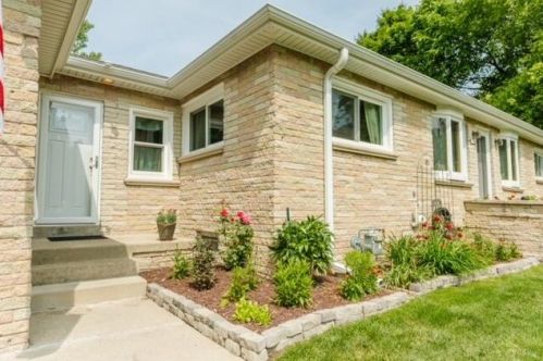 12449 Pilot Dr, Thiensville WI  exterior