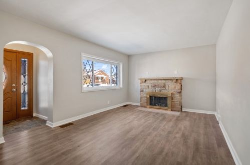 111 Warren Dr, New Kensington PA  15068-5256 exterior