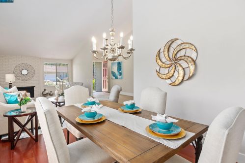 141 Larkwood Cir, Danville, CA 94526-3029
