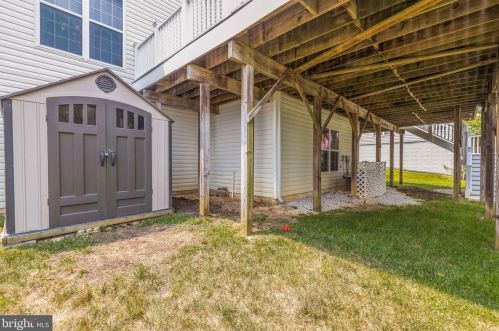 8148 American Holly Rd, Lorton VA  22079-5612 exterior