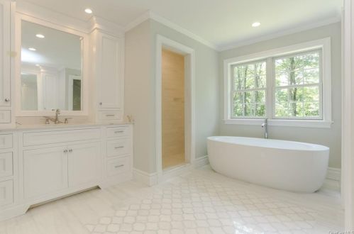 10 Coralyn Rd, Scarsdale NY  10583-7404 exterior