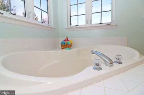 164 Pebble Beach Dr, Charles Town WV  25414-4074 exterior